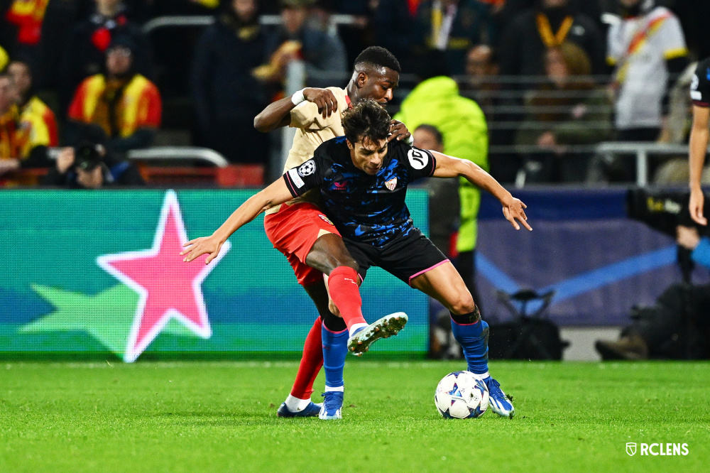 里昂绝杀皇马，梅西梅开二度欧联杯